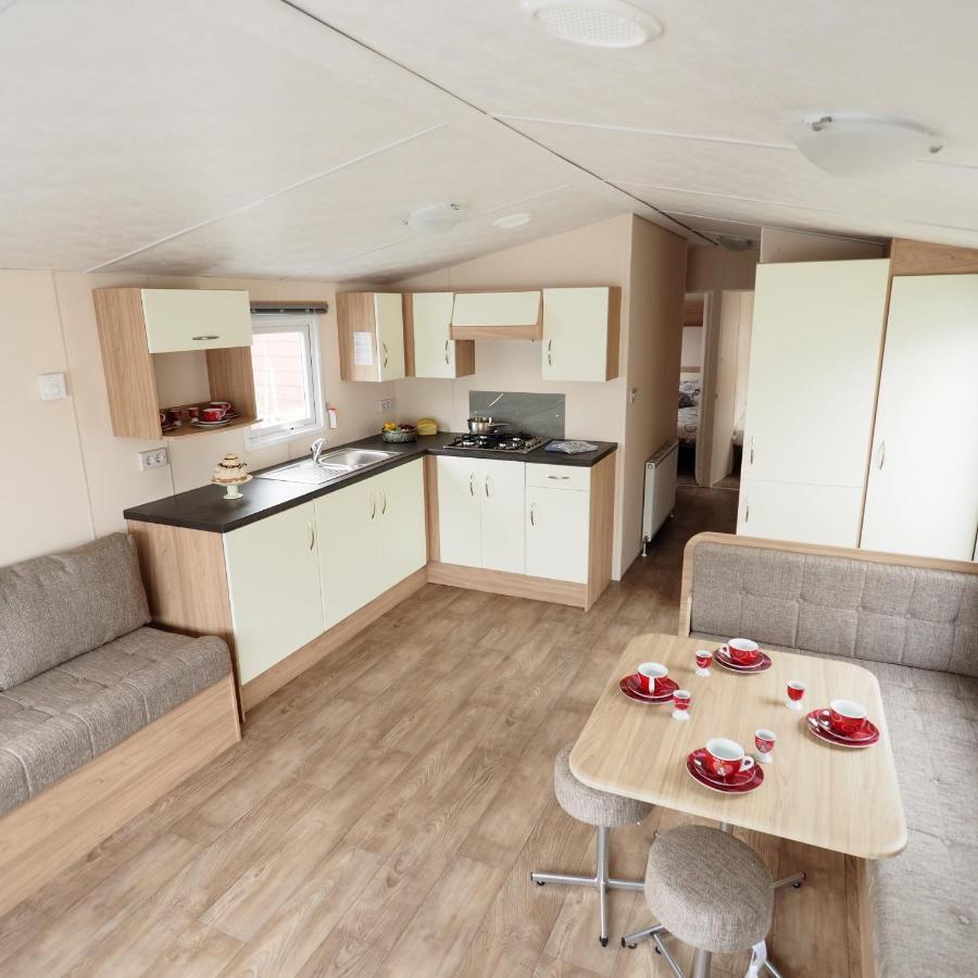 Vakantiepark Wilhelm Tell Superieur Chalet Opglabbeek 外观 照片