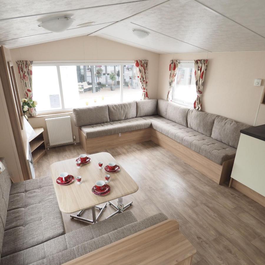 Vakantiepark Wilhelm Tell Superieur Chalet Opglabbeek 外观 照片