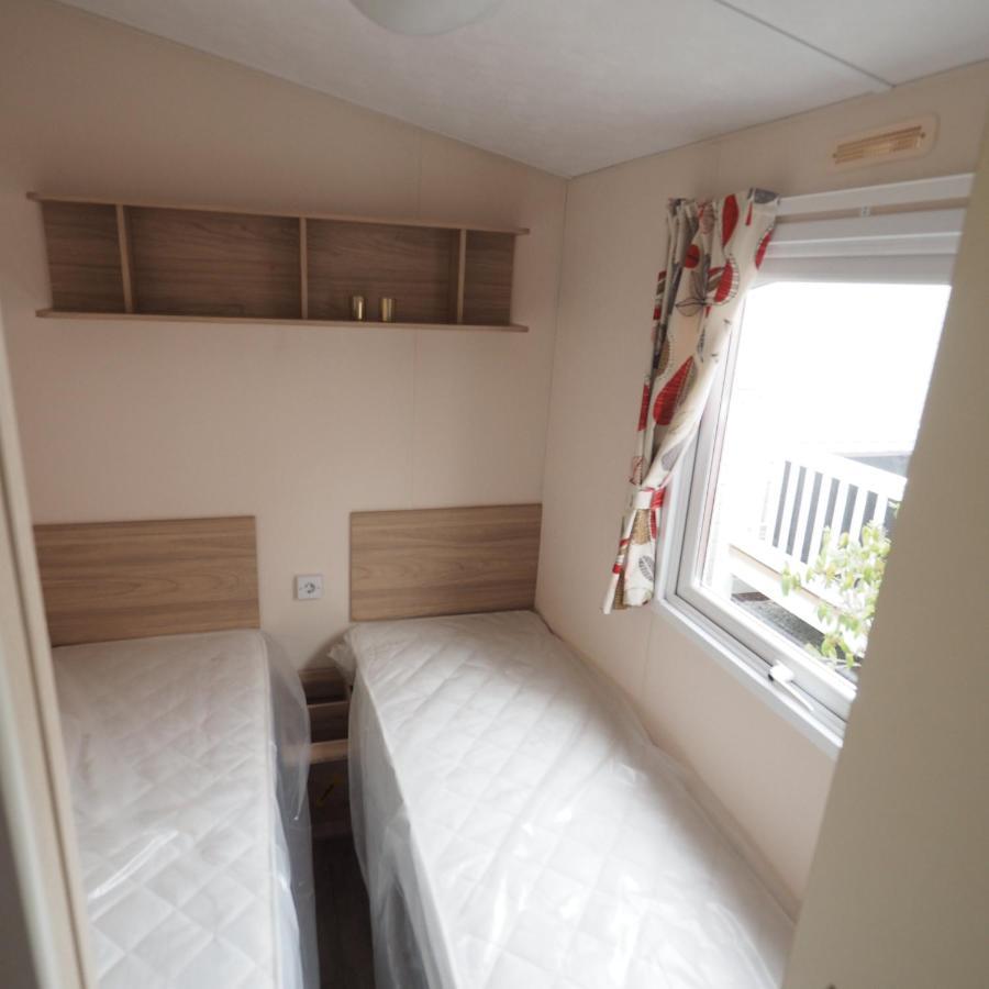 Vakantiepark Wilhelm Tell Superieur Chalet Opglabbeek 外观 照片